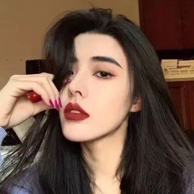 血红溅白纱